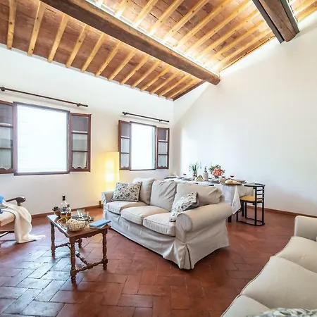 Oltrarno Apartment-2